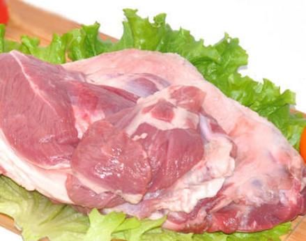 买羊肉学问大 山羊绵羊大不同，选错难吃又浪费