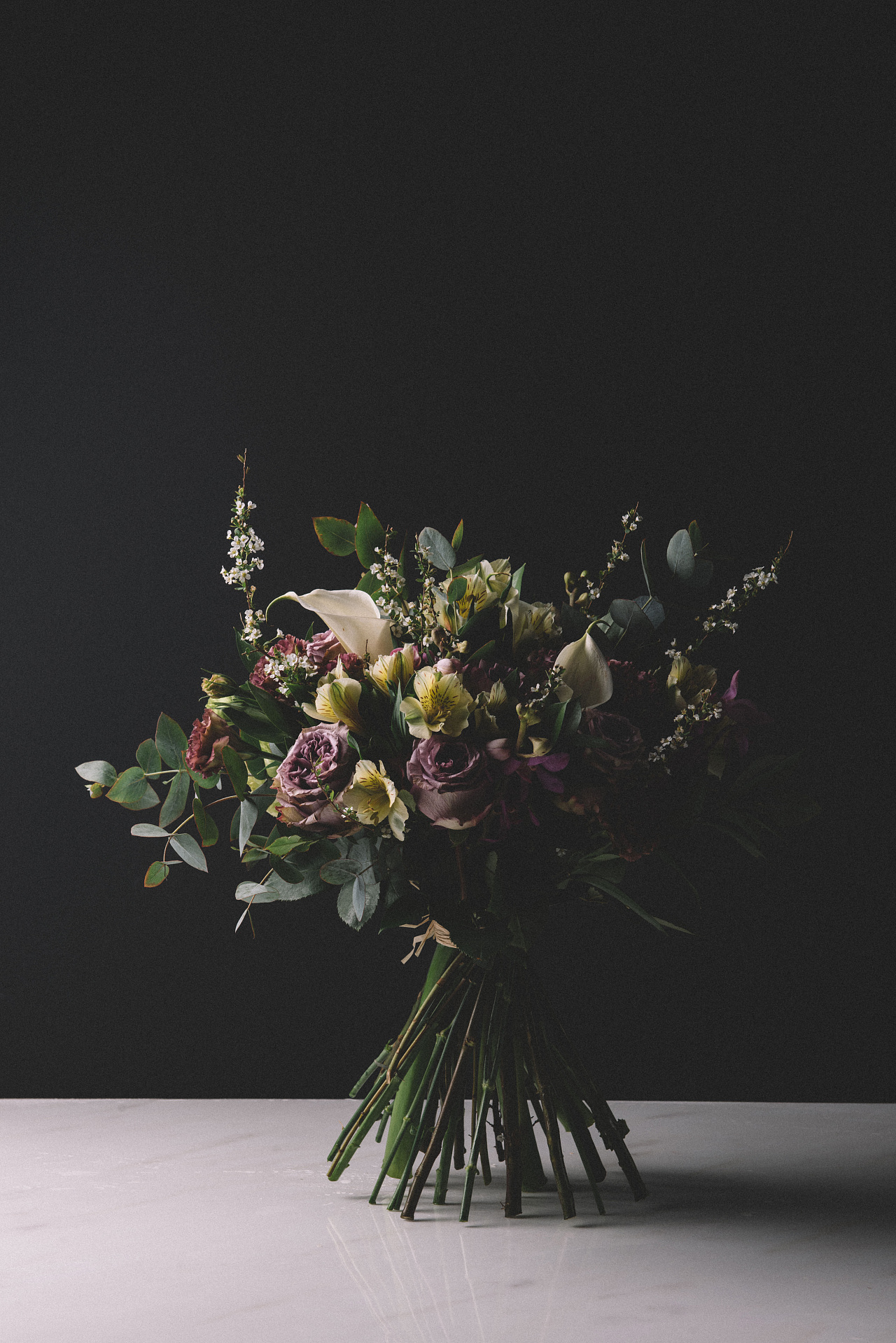 半朵鲜花与牛肉 静物摄影中的诗意对比